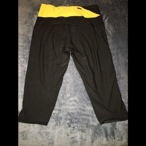 Women's Nike Livestrong Capri Leggings, size XS